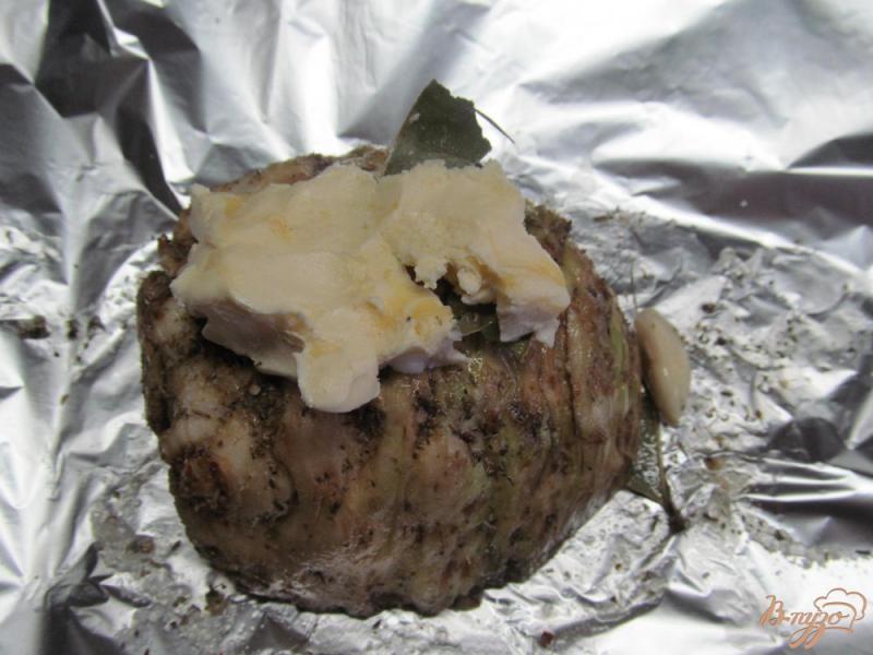 Фото приготовление рецепта: Запеченный сельдерей под грибным соусом шаг №3