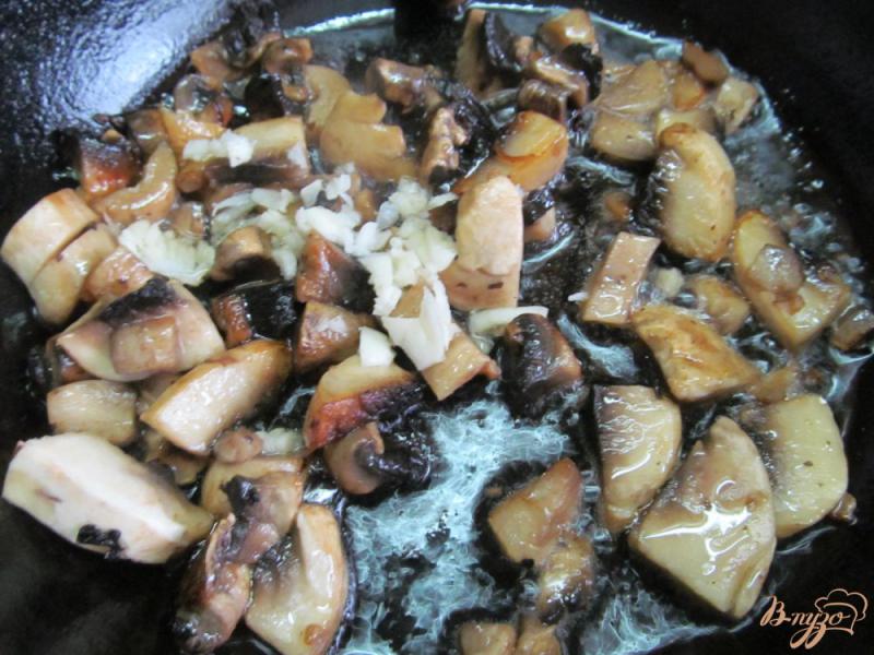 Фото приготовление рецепта: Запеченный сельдерей под грибным соусом шаг №5