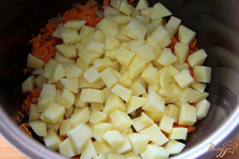 Фото приготовление рецепта: Сырный суп с галушками в мультиварке шаг №7