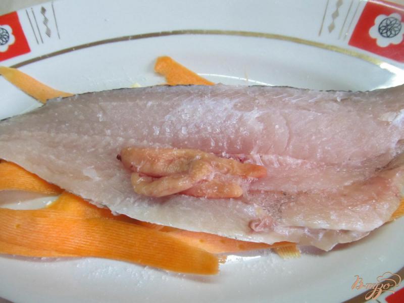 Фото приготовление рецепта: Рыба запеченная в овощах шаг №3