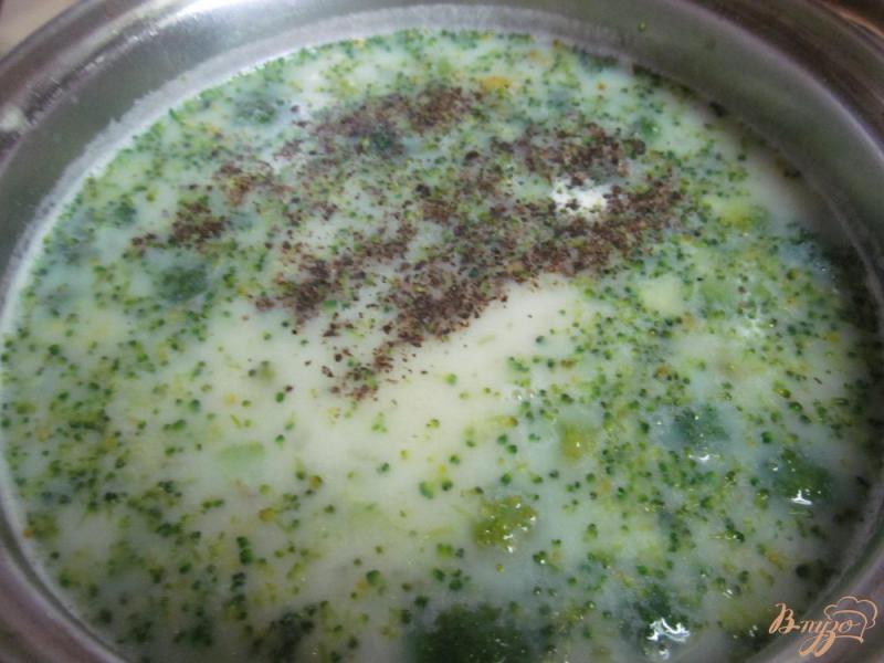 Фото приготовление рецепта: Картофельный суп пюре с брокколи шаг №4