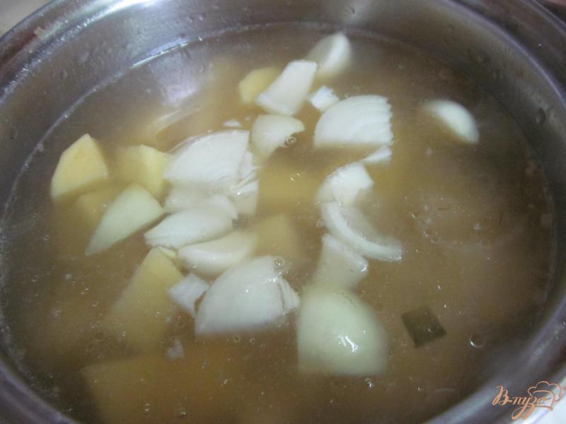 Фото приготовление рецепта: Картофельный суп пюре с брокколи шаг №2