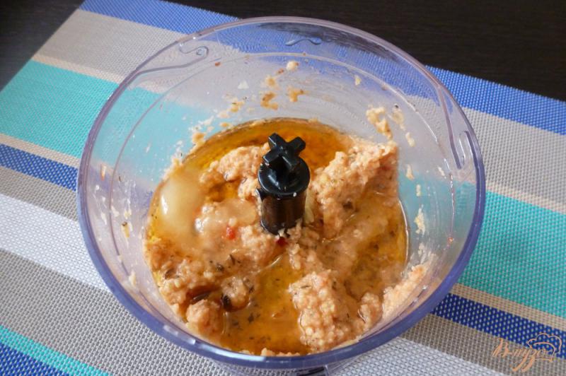 Фото приготовление рецепта: Паштет из нута с маринованным огурчиком и вялеными томатами шаг №3