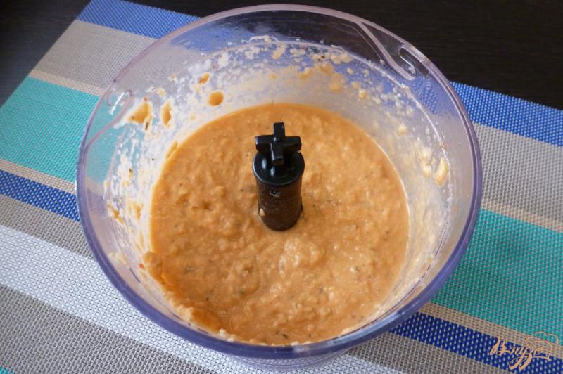 Фото приготовление рецепта: Паштет из нута с маринованным огурчиком и вялеными томатами шаг №4