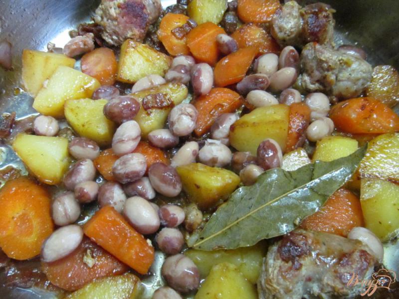 Фото приготовление рецепта: Домашние колбаски  беконом и овощами шаг №5