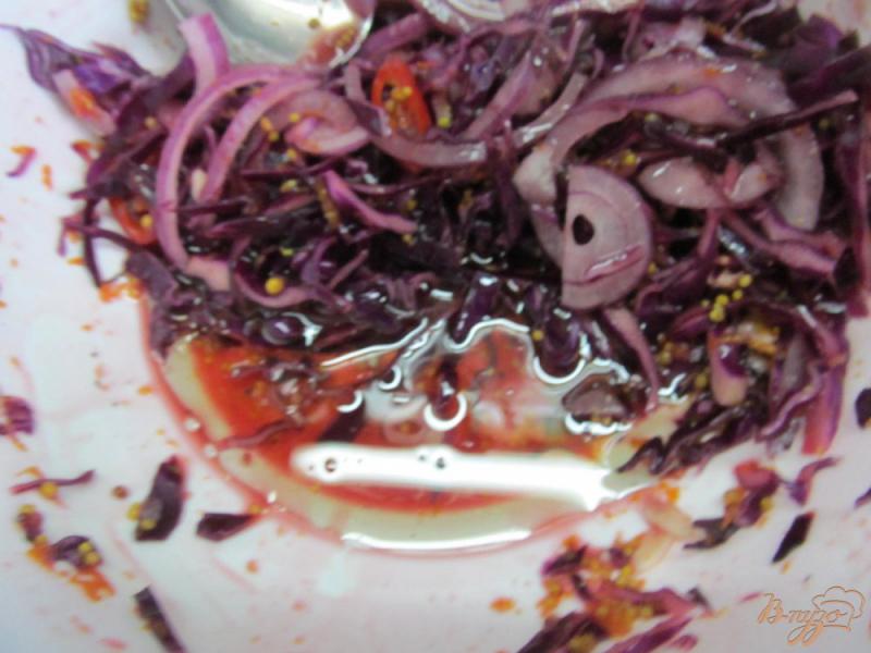 Фото приготовление рецепта: Салат из красной капусты с апельсиновым соком шаг №4