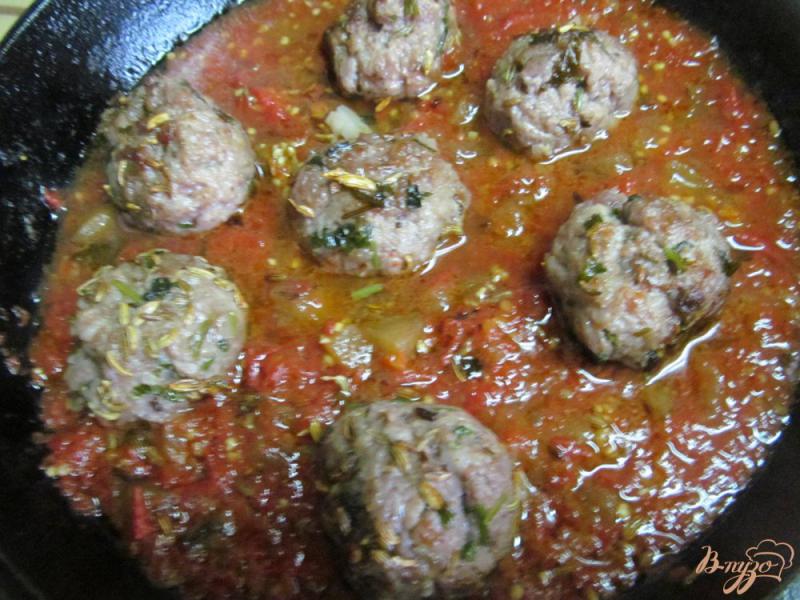Фото приготовление рецепта: Фрикадельки с томатным соусом «Норма» шаг №7