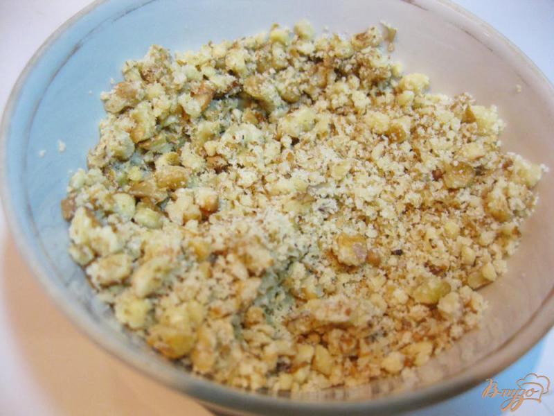 Фото приготовление рецепта: Орехово-яблочный слоеный торт из лаваша шаг №3