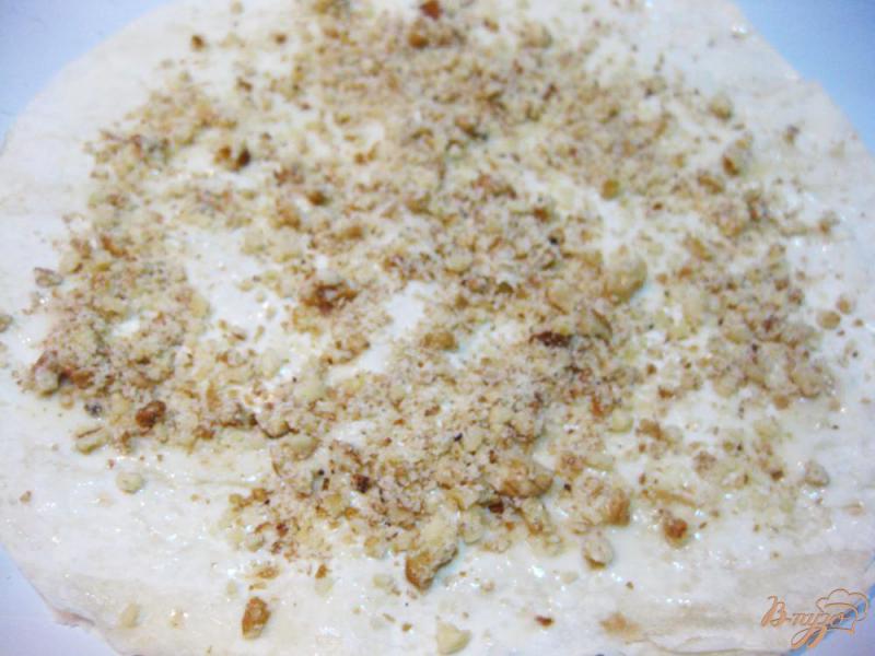 Фото приготовление рецепта: Орехово-яблочный слоеный торт из лаваша шаг №6