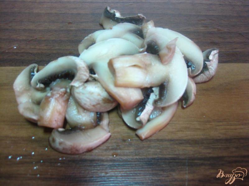 Фото приготовление рецепта: Борщ с рыбным консервами и грибами шаг №5