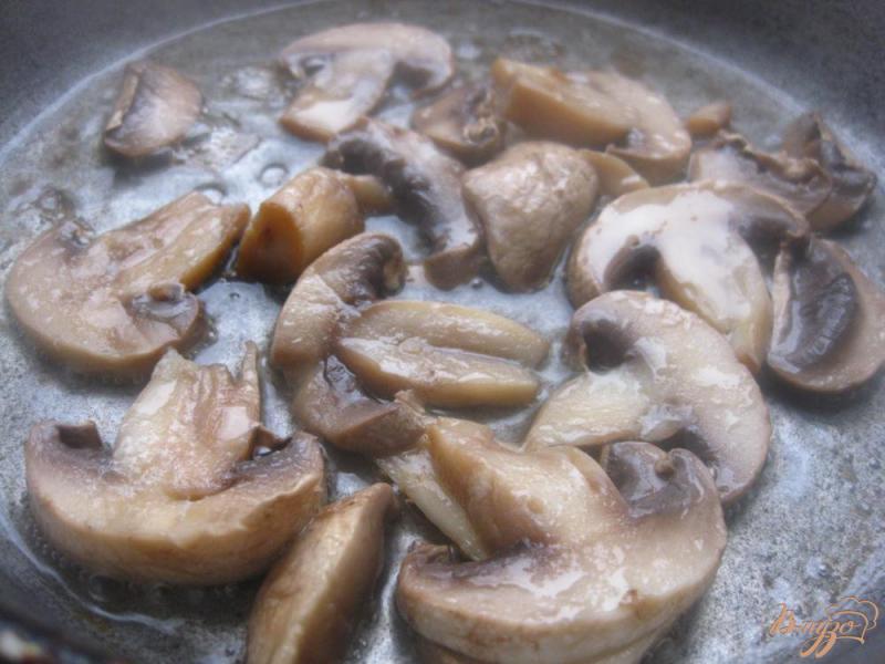 Фото приготовление рецепта: Борщ с рыбным консервами и грибами шаг №13