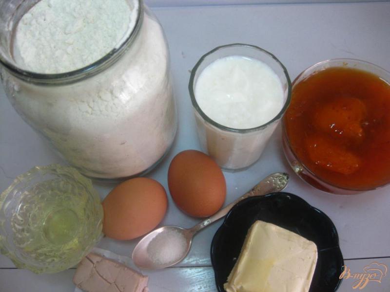 Фото приготовление рецепта: Пирог с абрикосовым вареньем на дрожжевом тесте шаг №1