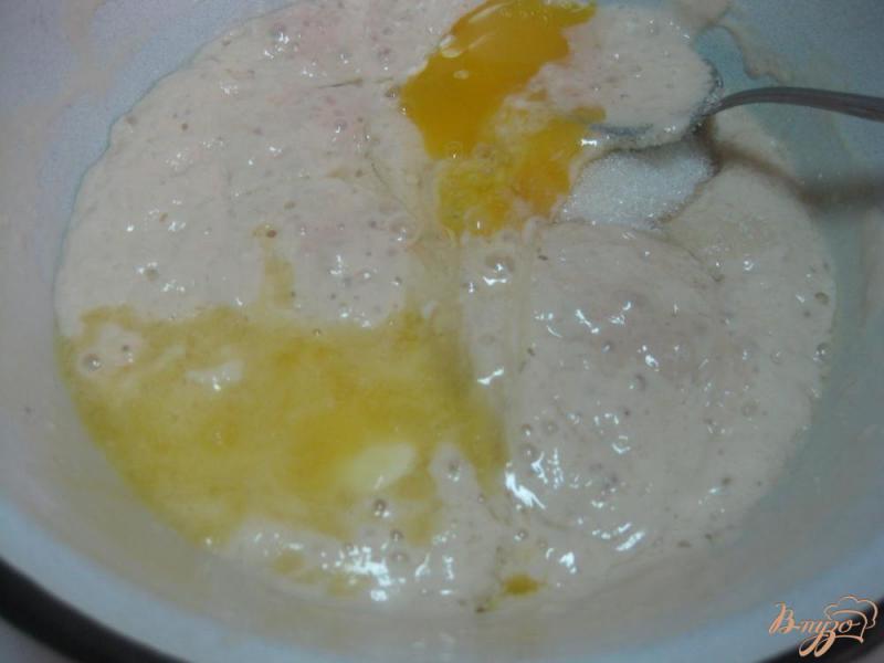Фото приготовление рецепта: Пирог с абрикосовым вареньем на дрожжевом тесте шаг №4