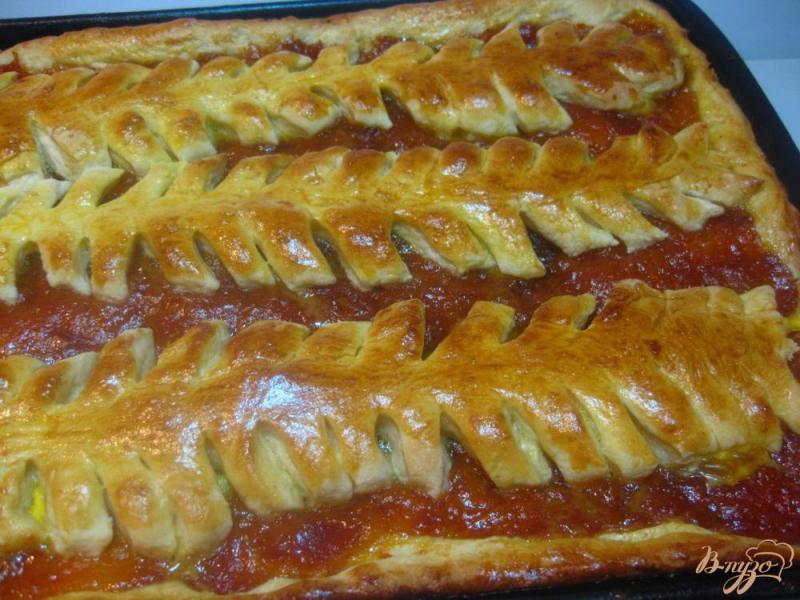 Фото приготовление рецепта: Пирог с абрикосовым вареньем на дрожжевом тесте шаг №14