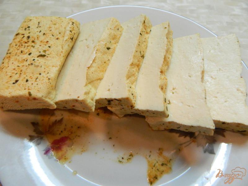 Фото приготовление рецепта: Жареный тофу в кляре с чесночным соусом шаг №1