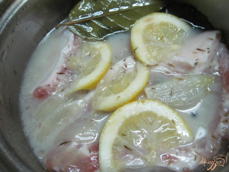 Фото приготовление рецепта: Сочные свиные отбивные с морковью шаг №3