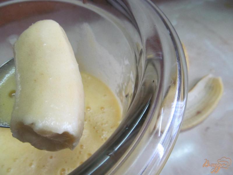 Фото приготовление рецепта: Банановый смузи на основе свежевыжатого сока шаг №4
