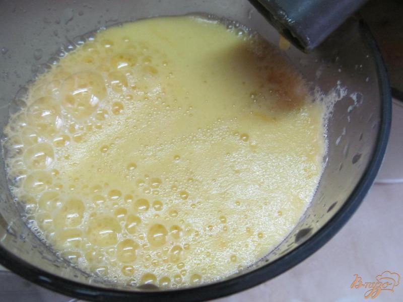 Фото приготовление рецепта: Банановый смузи на основе свежевыжатого сока шаг №3