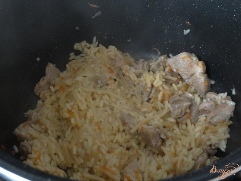 Фото приготовление рецепта: Пилав с индейкой, рисом и вермишелью шаг №5