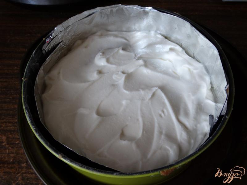 Фото приготовление рецепта: Пирог с творогом и черной смородиной шаг №6