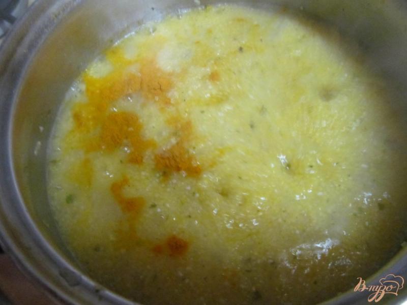 Фото приготовление рецепта: Полента с сыром фета и мятой шаг №3