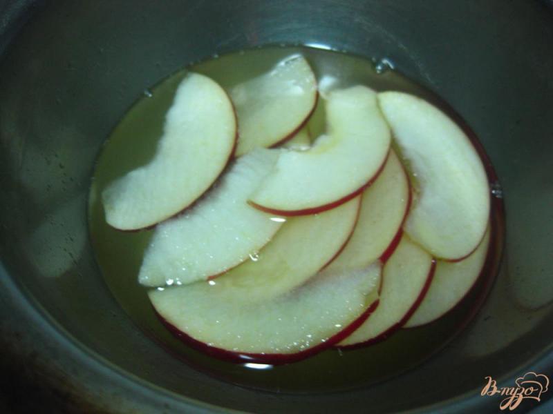 Фото приготовление рецепта: Розочки из песочного теста с яблоками шаг №7