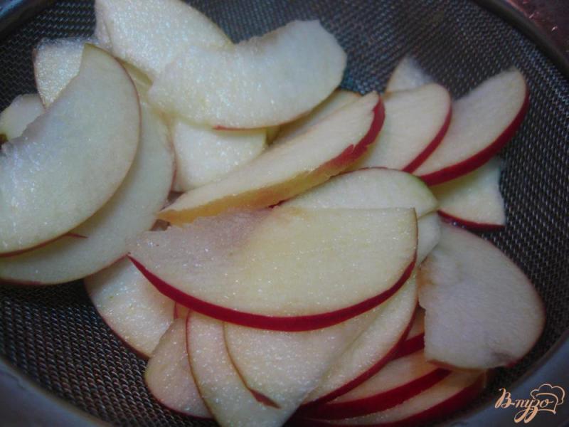 Фото приготовление рецепта: Розочки из песочного теста с яблоками шаг №8
