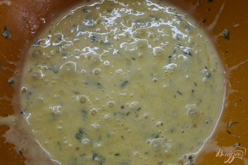 Фото приготовление рецепта: Сытные гренки в кляре на завтрак шаг №2