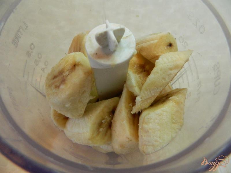 Фото приготовление рецепта: Банановый десерт с орехами шаг №2