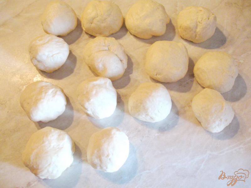 Фото приготовление рецепта: Пирожки с капустой и грибами шаг №7