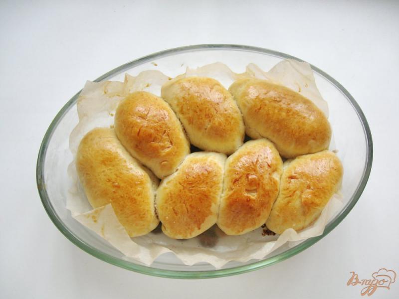 Фото приготовление рецепта: Пирожки с капустой и грибами шаг №10