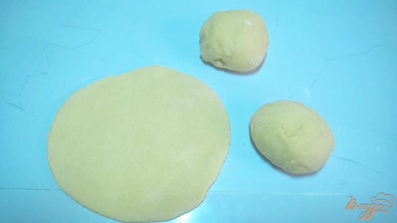 Фото приготовление рецепта: Жареные пирожки с яблоками шаг №4