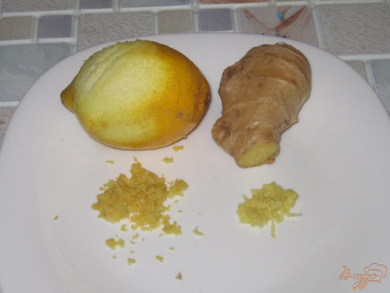 Фото приготовление рецепта: Жареная скумбрия с имбирем и лимоном шаг №3