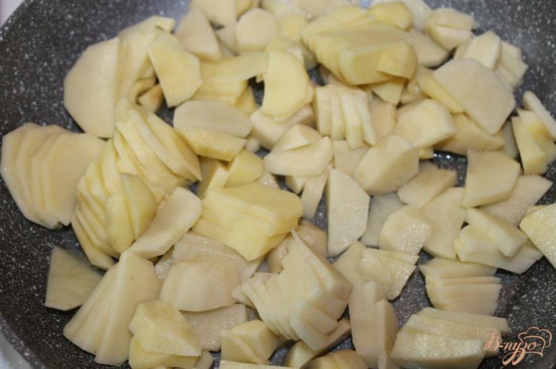 Фото приготовление рецепта: Жаренный картофель с грибами и свининой шаг №1