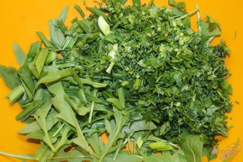 Фото приготовление рецепта: Витаминный салат с весенней рукколой шаг №1