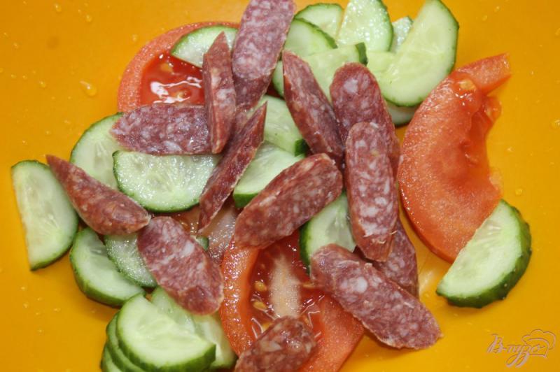 Фото приготовление рецепта: Салат с охотничьими колбасками и беконом шаг №2