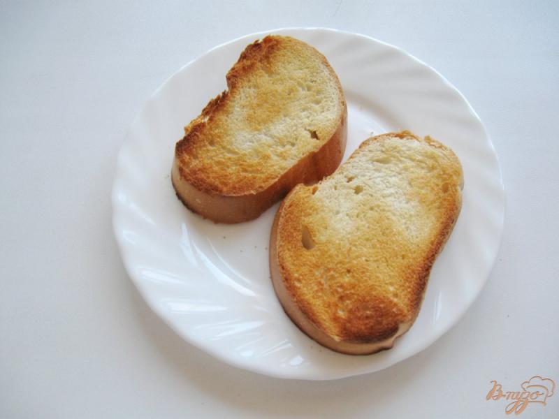 Фото приготовление рецепта: Закуска из печени минтая с яйцом на тостах шаг №3