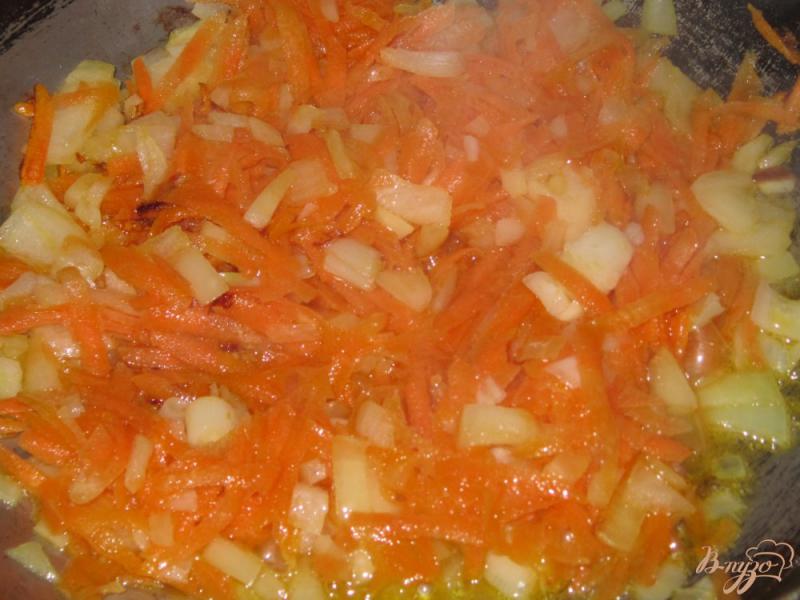 Фото приготовление рецепта: Постные гречаники с капустой в томатном соусе шаг №7