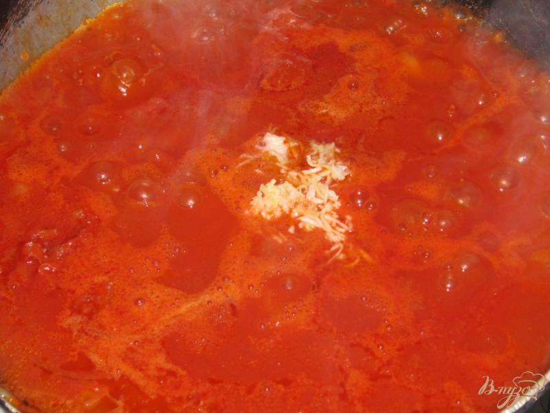 Фото приготовление рецепта: Постные гречаники с капустой в томатном соусе шаг №8