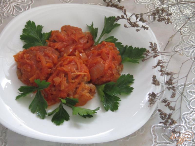 Фото приготовление рецепта: Постные гречаники с капустой в томатном соусе шаг №10