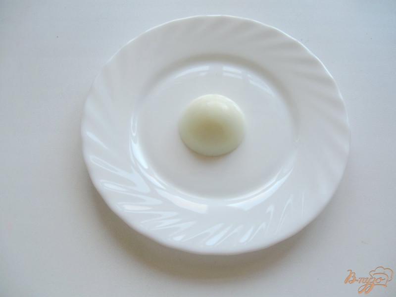Фото приготовление рецепта: Закуска из печени минтая с яйцом на тостах шаг №4