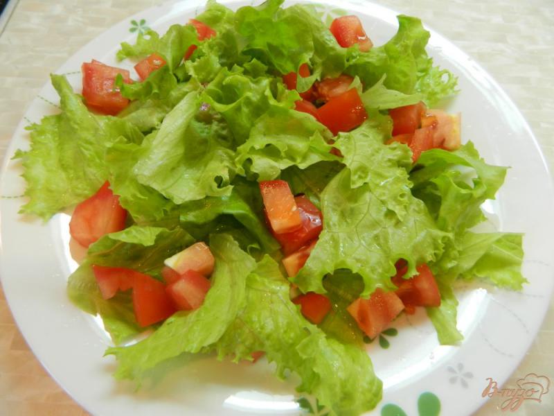 Фото приготовление рецепта: Легкий салат с горчично -  ореховой заправкой шаг №4