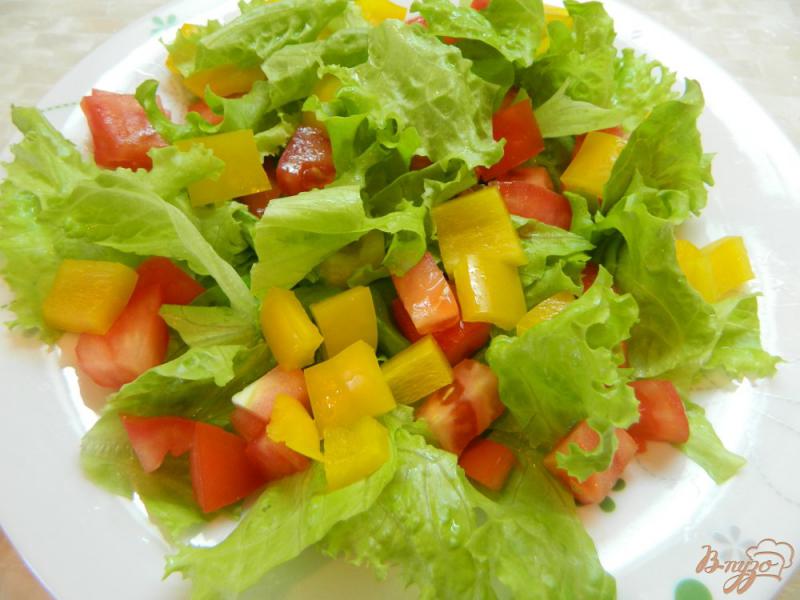 Фото приготовление рецепта: Легкий салат с горчично -  ореховой заправкой шаг №6