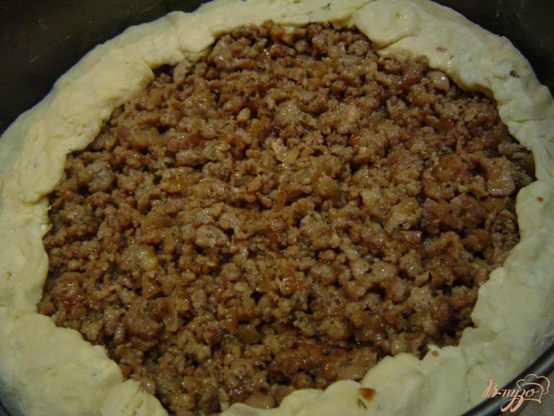 Фото приготовление рецепта: Мясной пирог из домашнего слоеного теста шаг №4
