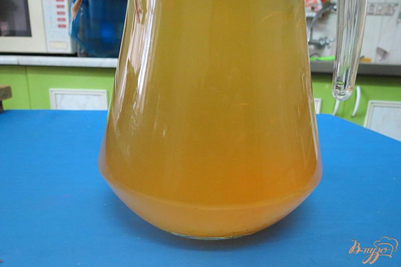 Фото приготовление рецепта: Лимонный напиток с мятой и зелёным чаем шаг №6