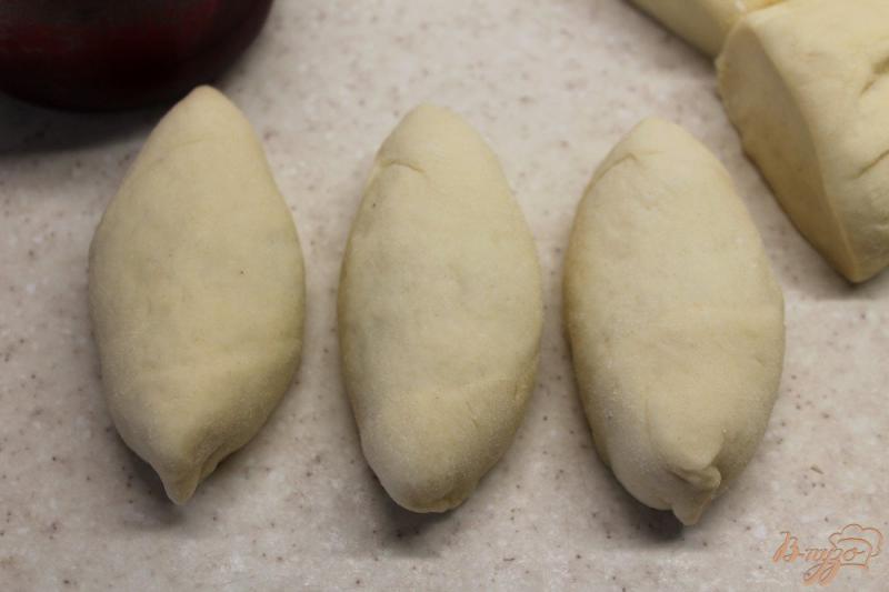 Фото приготовление рецепта: Пирожки с повидлом из кизила шаг №8