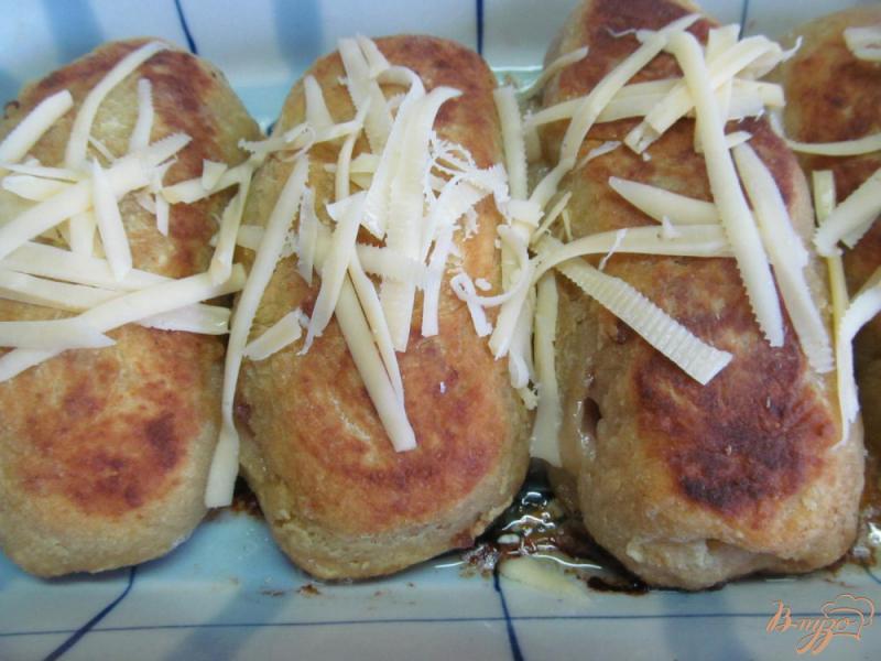 Фото приготовление рецепта: Картофельные рулеты с фаршем шаг №8