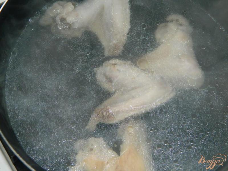 Фото приготовление рецепта: Куриный суп с грибами шаг №1