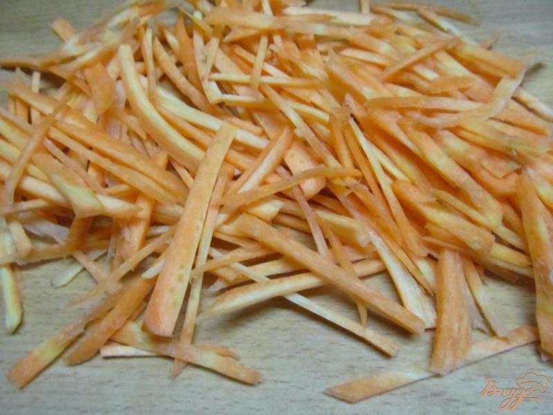 Фото приготовление рецепта: Пикантный салат из моркови шаг №2
