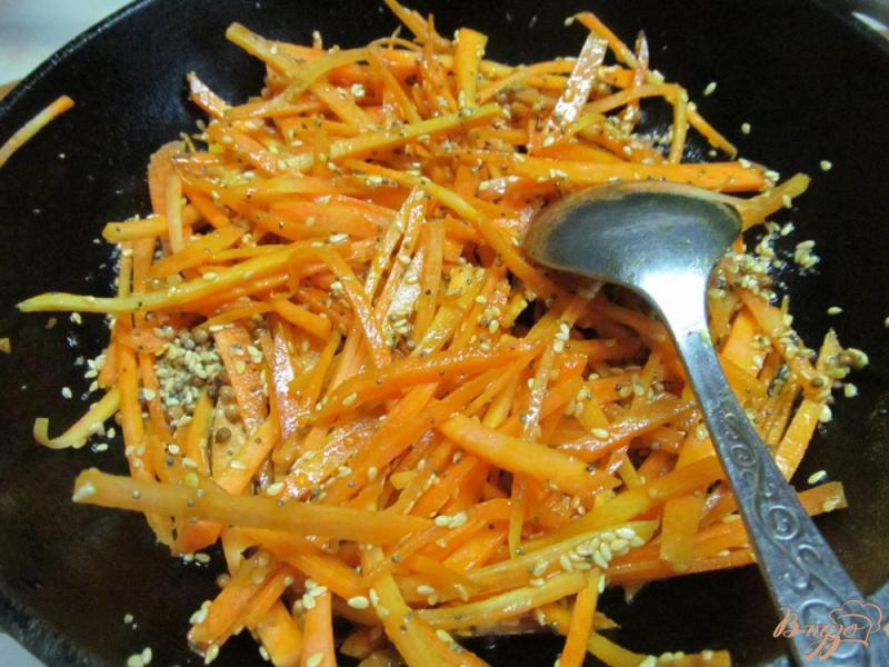 Фото приготовление рецепта: Пикантный салат из моркови шаг №3